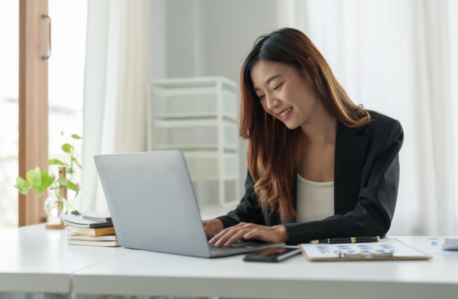 Analyse des comportements financiers avec tableaux de données